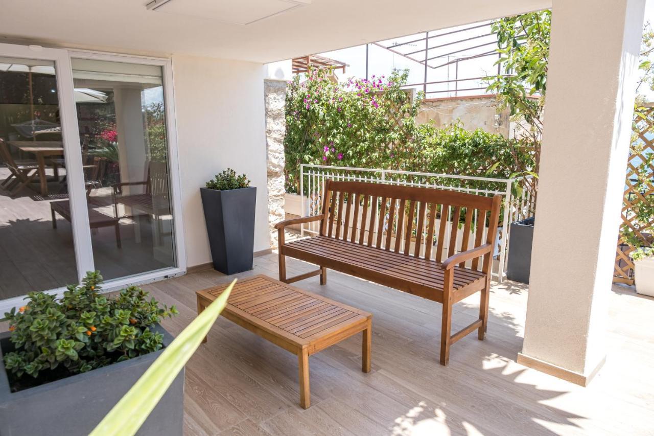פלרמו Teatro Apartments Mondello מראה חיצוני תמונה